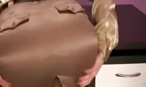 За да ми помогне, трябва да porno sas bremenni прегърна доктора.