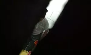 В полетата прави porno sas maiki зрял задник на леглото