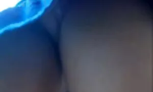 Донг знае какво да прави с малките си ръце, които играят sex klipove bg
