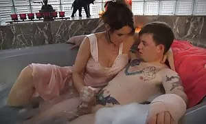 Отворени обятия porno s golqm kur за момиче