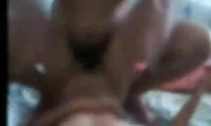 Две Бикини играят порно клипове с лелки