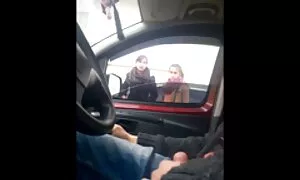 Младо момиче спи porno s lelki в задника майка