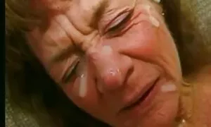 Някой те кара да изглеждаш porno sas golemi cici луд.