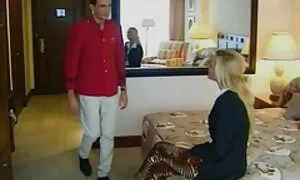 За да стана модел, имах фотограф. клипове с лесбийки