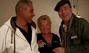 След масажа момичетата се чудят как porno lezbiiki да смучат