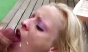 Извратени гали себе си на porno s lizane стол